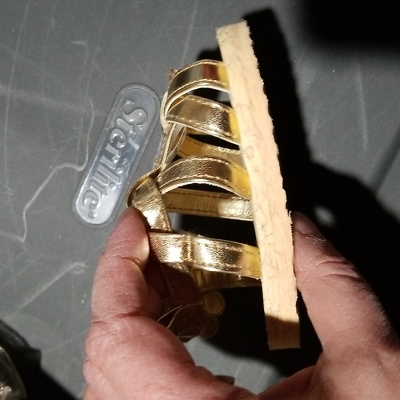 Sandals size 3 - 6 montha by Gerber - Picture 6 of 8